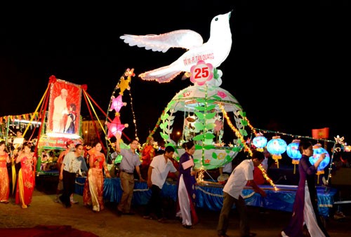 สาร์ทไหว้พระจันทร์ที่จังหวัดเตวียนกวาง  - ảnh 8