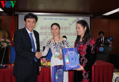 แนวร่วมปิตุภูมิและสถานีวิทยุเวียดนามพบปะสังสรรค์ชาวเวียดนามโพ้นทะเล - ảnh 3