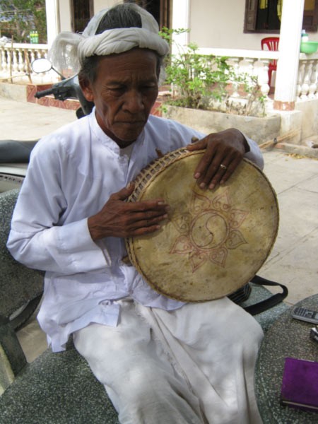 ดนตรีพื้นเมืองในงานเทศกาลต่างๆของชนเผ่าจาม - ảnh 1