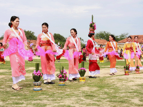 ชุดแต่งกายของสตรีชนเผ่าจาม - ảnh 1