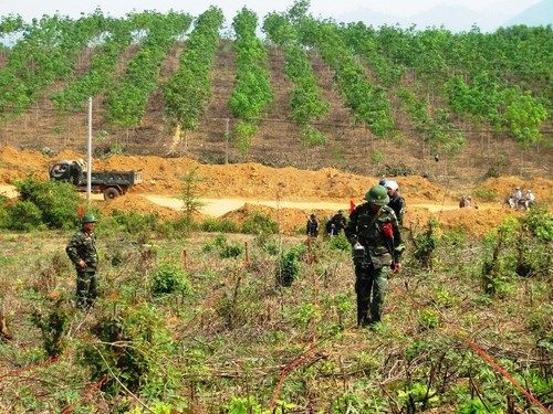 สหรัฐให้การช่วยเหลือเวียดนามแก้ปัญหากับระเบิกที่หลงเหลือหลังสงคราม - ảnh 1