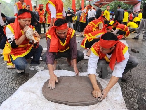 เที่ยวจังหวัดหายเยือง ชมการแข่งประทัดดิน - ảnh 1