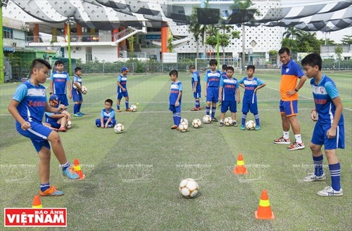 ศูนย์ฟุตบอล  S&A Academy สัญลักษณ์แห่งมิตรภาพเวียดนาม-ไทย - ảnh 2