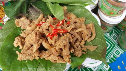 เนื้อเปรี้ยว เมนูเด็ดของชาวเผ่าเหมื่องในจังหวัดฟู้เถาะ - ảnh 1