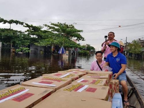 ซีพีเวียดนามร่วมใจช่วยเหลือพี่น้องประชาชนที่ประสบภัยในภาคกลางของเวียดนาม - ảnh 24