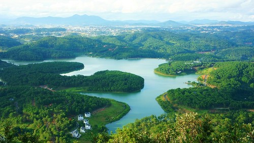 ความสวยงามของทะเลสาบเตวี่ยนเลิมในเมืองดาลัด - ảnh 1