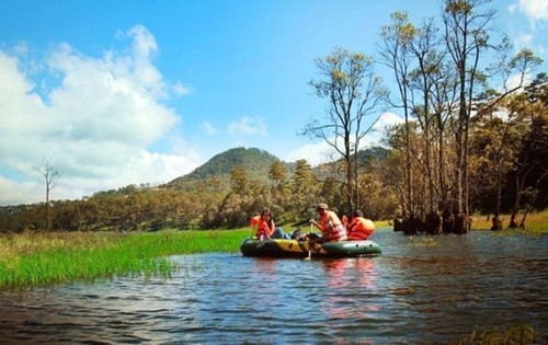 ความสวยงามของทะเลสาบเตวี่ยนเลิมในเมืองดาลัด - ảnh 7