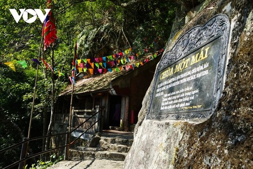 เขตโบราณสถานทางประวัติศาสตร์และทัศนียภาพปูชนียสถานเอียนตื๋อในยามวสันต์ - ảnh 10