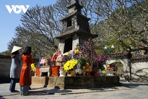 เขตโบราณสถานทางประวัติศาสตร์และทัศนียภาพปูชนียสถานเอียนตื๋อในยามวสันต์ - ảnh 5