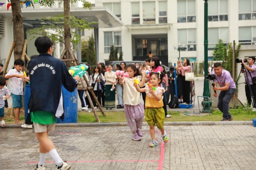 งานประเพณีสงกรานต์นำวัฒนธรรมไทยสร้างความเชื่อมโยงกับเยาวชนเวียดนาม - ảnh 10