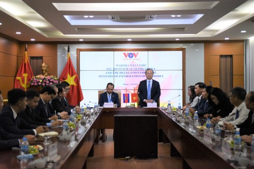 กระชับความร่วมมือระหว่างสถานีวิทยุเวียดนามและกระทรวงสารสนเทศกัมพูชา - ảnh 1