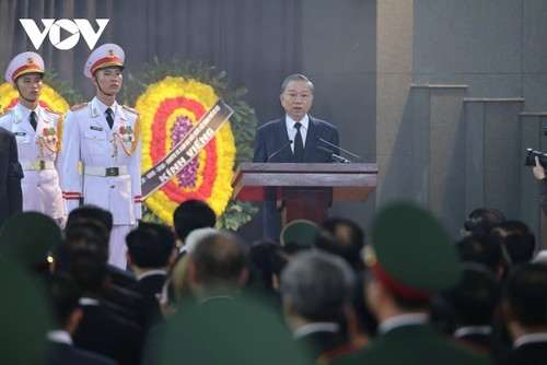 พิธีไว้อาลัยและพิธีปลงศพท่านเลขาธิการใหญ่พรรค เหงวียนฟู้จ่อง - ảnh 2