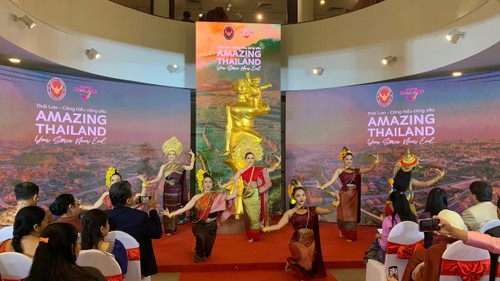 งาน “Amazing Thailand : Your Stories Never End - ยิ่งเข้าใจ ยิ่งรัก” เผยแพร่วัฒนธรรมไทยและบริจาคเงินเพื่อช่วยเหลือผู้ประสบภัยจากพายุยางิ - ảnh 5