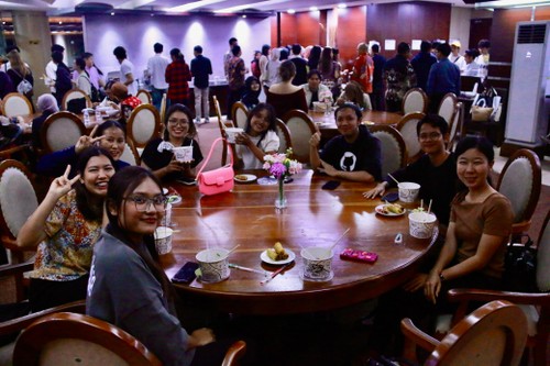 นักศึกษาชาวอินโดนีเซียกับประสบการณ์ทานเฝอเวียดนามที่ไม่มีวันลืม - ảnh 3