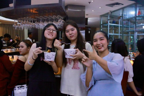 นักศึกษาชาวอินโดนีเซียกับประสบการณ์ทานเฝอเวียดนามที่ไม่มีวันลืม - ảnh 4
