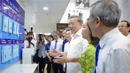 เลขาธิการใหญ่พรรค โตเลิม ตรวจราชการงานด้านการจัดรูปแบบองค์การบริหารส่วนท้องถิ่น2ระดับที่นครโฮจิมินห์ - ảnh 1