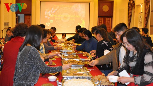 Overseas Vietnamese celebrate Tet - ảnh 2