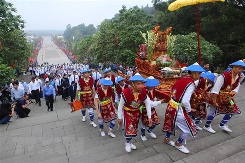 2021年雄王祭祖大典暨雄王庙会：感念祖先功德和心系民族根源等系列感恩活动 - ảnh 1