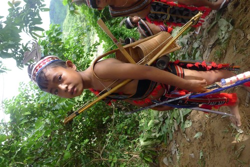 Kunst bei der Herstellung des Bogens und -schießens der Co Tu - ảnh 1