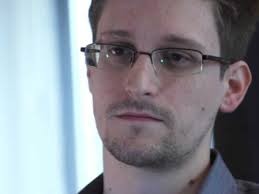 Edward Snowden wird offiziell Asyl in Russland erhalten - ảnh 1