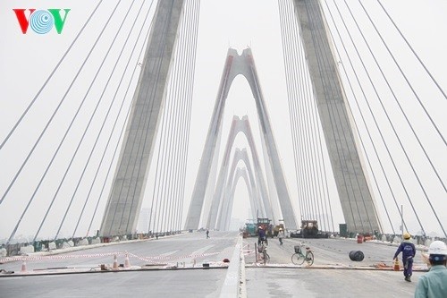 Nhat Tan-Brücke in Hanoi vier Monate vor Einweihung - ảnh 10