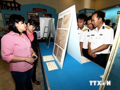 Ausstellung über territoriale Integrität Vietnams im Ostmeer und Hoang Sa sowie Truong Sa - ảnh 1