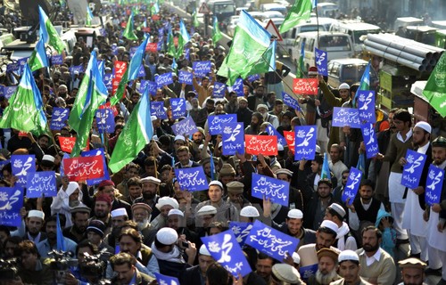 Bürger in vielen arabischen und islamistischen Staaten demonstrieren gegen Charlie Hebdo - ảnh 1