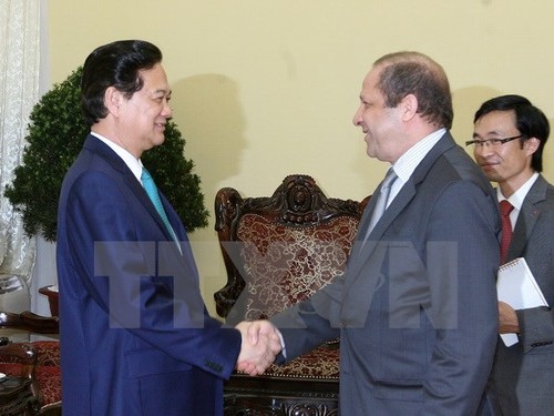 Premierminister Nguyen Tan Dung empfängt den algerischen Botschafter Mohamed Berrah - ảnh 1