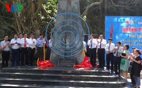 Einweihung der Denkmal-Steintafel von VOV in der Höhle Tram - ảnh 1