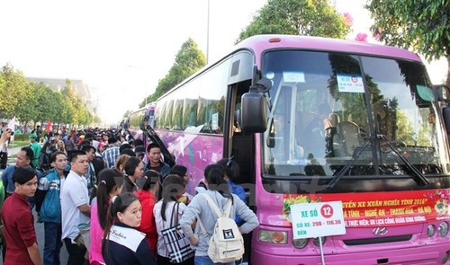Hanoi bringt Arbeiter kostenlos zu ihren Familien - ảnh 1