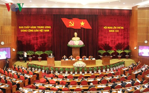 Erster Tag der ZK-Sitzung in Hanoi - ảnh 1