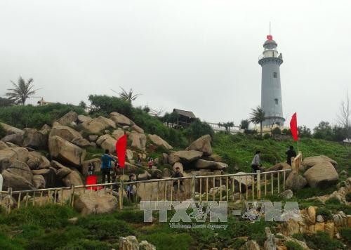 Erste Flaggenparade an der östlichsten Stelle im vietnamesischen Festland  - ảnh 1