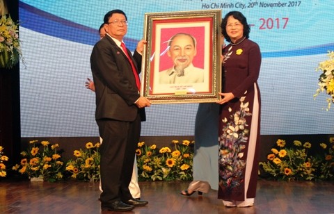 Aktivitäten zum Tag des Lehreres in Vietnam - ảnh 1