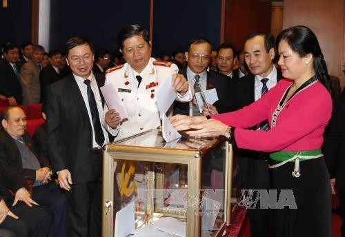 Qualifikation der Beamten auf verschiedenen Ebenen, die in ihren Diensten fähig sind - ảnh 1