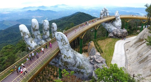 Cau Vang (Goldene Brücke) – Ein Bauwunder in Ba Na Hills - ảnh 3