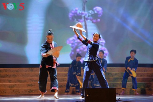 Eröffnung des Festivals der Kultur, des Sports und des Tourismus der verschiedenen Volksgruppen im Nordosten Vietnams - ảnh 10