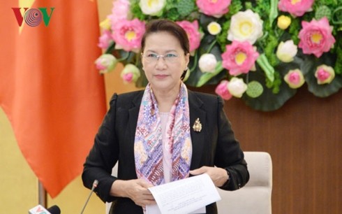 Parlamentspräsidentin Nguyen Thi Kim Ngan trifft Künstlervertreter - ảnh 1