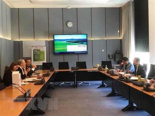 Abgeordnete des Rechtsausschussesbesuchen die Niederlande - ảnh 1