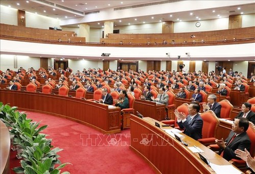 Ende der ZK-Sitzung in Hanoi - ảnh 1