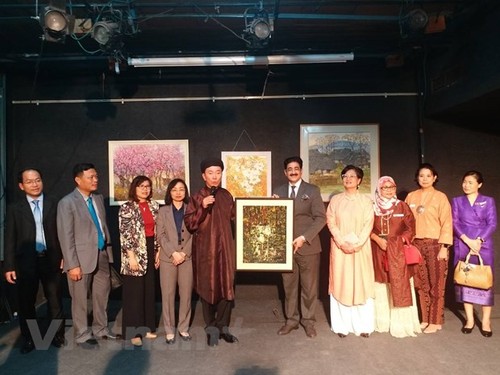Vietnamesische Bilderausstellung in Indien - ảnh 1
