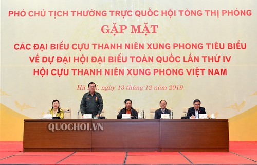 Vizeparlamentspräsidentin Tong Thi Phong trifft Vertreter ehemaliger junger Helfer im Krieg - ảnh 1