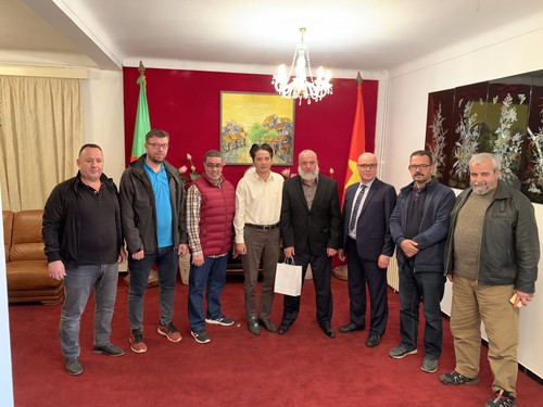 Vietnamesischer Botschafter in Algerien trifft Vertreter der traditionellen Kampfsportarten - ảnh 1