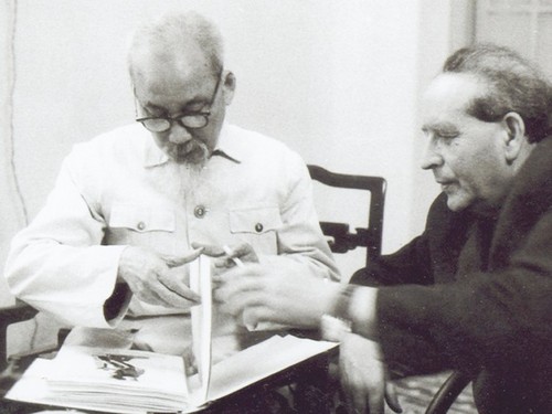 Ausstellung von Bildern und Statuen über Vietnam in Ungarn - ảnh 1