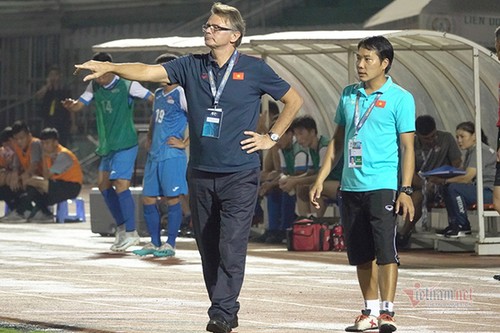 Trainer Troussier hat mit der U19-Fußballmannschaft noch viel zu tun - ảnh 1