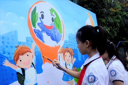 Ausstellung der Malerei-Preise vietnamesischer Kinder 2021 - ảnh 1