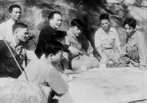 Fotoausstellung über “General Vo Nguyen Giap-Leben und Karriere“ - ảnh 1