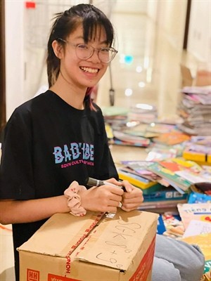 Drei Mädchen gründen Projekt “Liebe Bücher” für Kinder in Gebirgen - ảnh 1