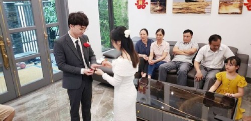 Einzigartige Hochzeiten in Vietnam während der COVID-19-Pandemie - ảnh 12