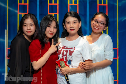 Große Freude, als Licht auf der Theaterbühne-Werke in Vietnam leuchte - ảnh 1