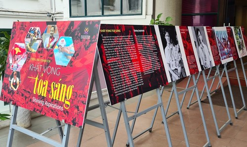 Ehrung der Sportlerinnen durch Ausstellung ''Sehnsucht der Besten'' - ảnh 1
